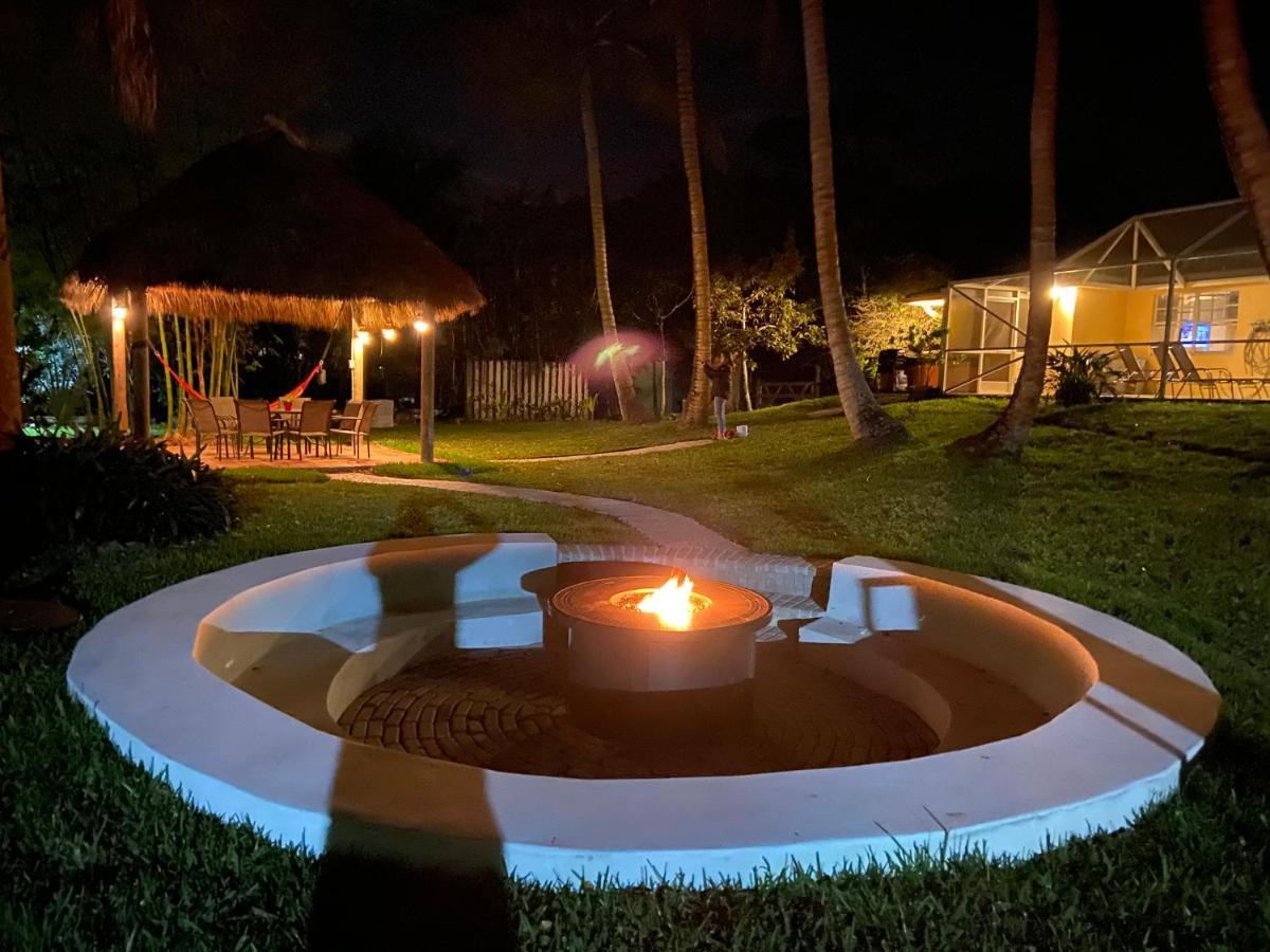 Jupiter Waterfalls - Newly Updated - Tiki Hut, Fire Pit, Kitchen, Pool Heater And More Bagian luar foto