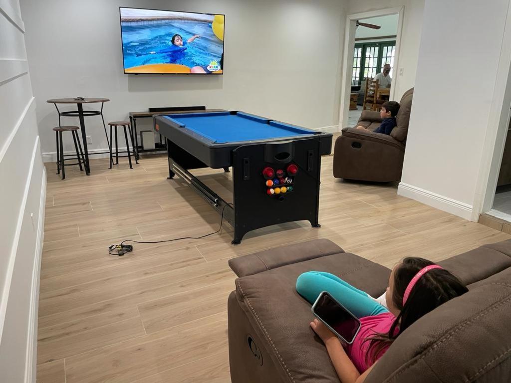 Jupiter Waterfalls - Newly Updated - Tiki Hut, Fire Pit, Kitchen, Pool Heater And More Bagian luar foto