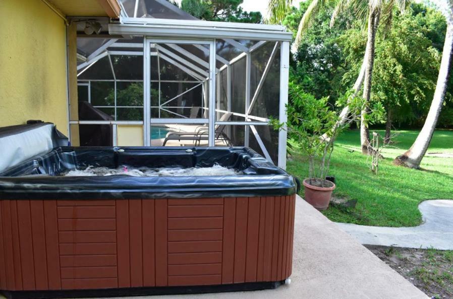 Jupiter Waterfalls - Newly Updated - Tiki Hut, Fire Pit, Kitchen, Pool Heater And More Bagian luar foto